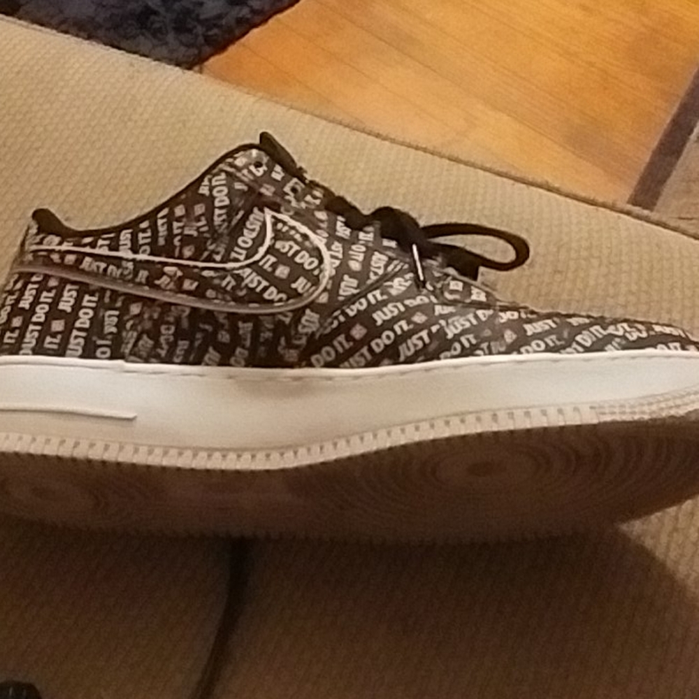 Nikes - Picture 2 of 4